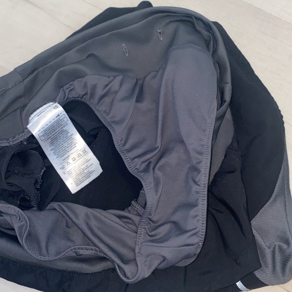 Black adidas running short - Picture 4 of 4